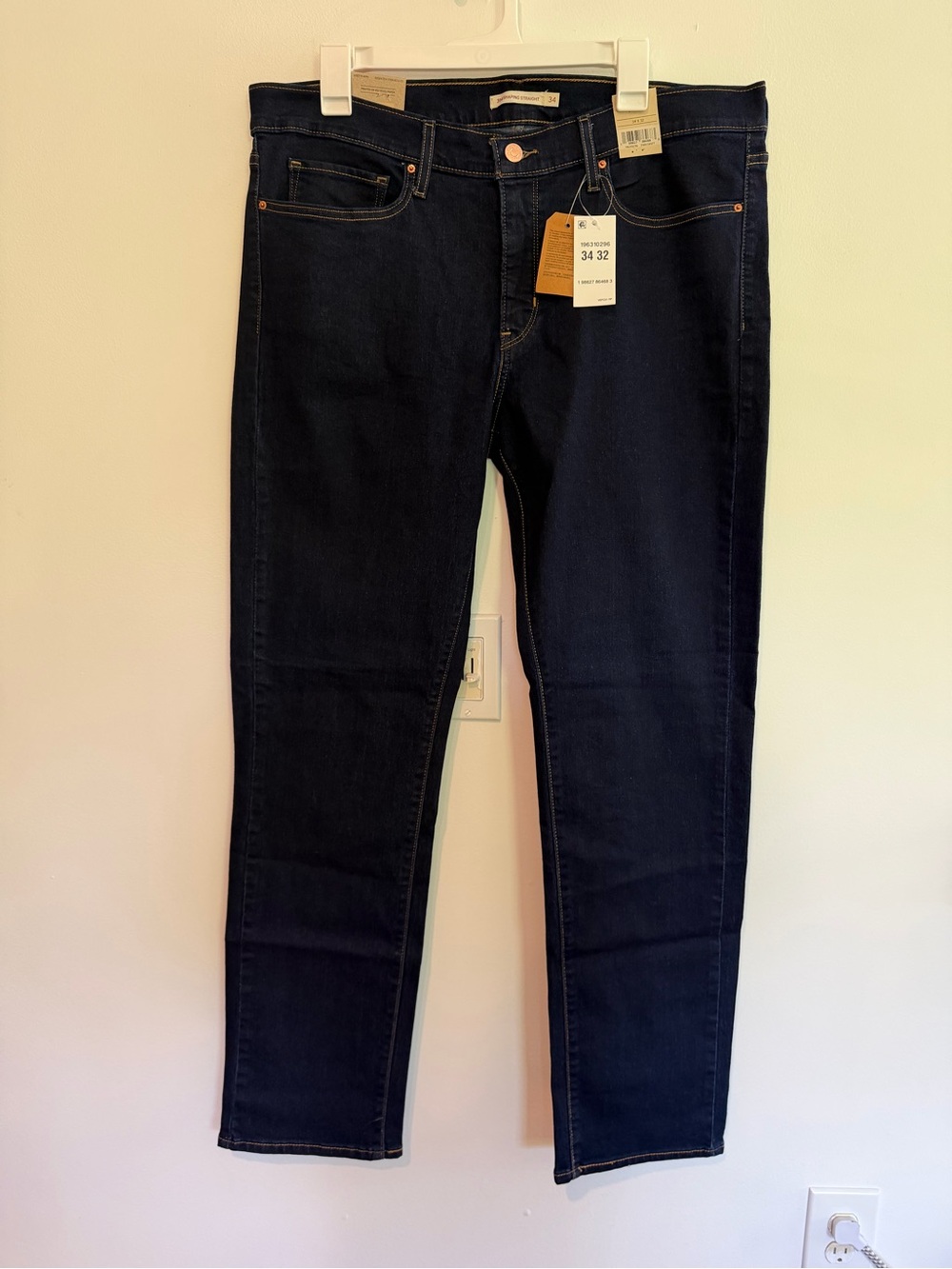 NWT Levi’s Shaping Straight Dark Wash Denim 34x32 Women’s Size 18